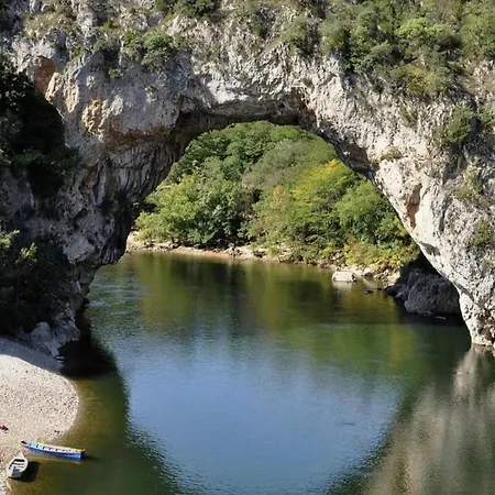 Vila Tranquil With Pool View Cornillon