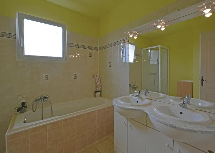 Tranquil With Pool View